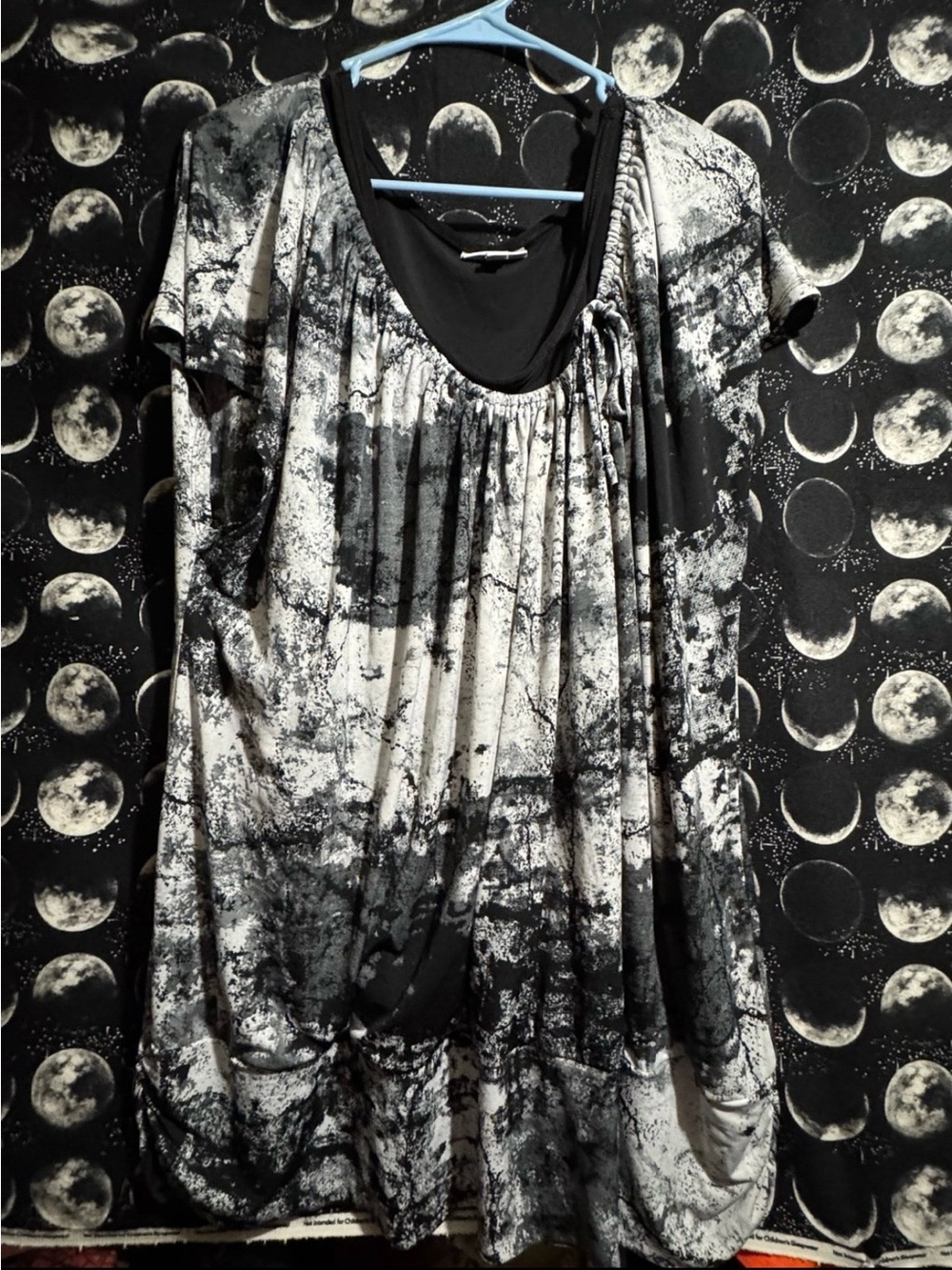 Black & White Women’s Top Size 4XL